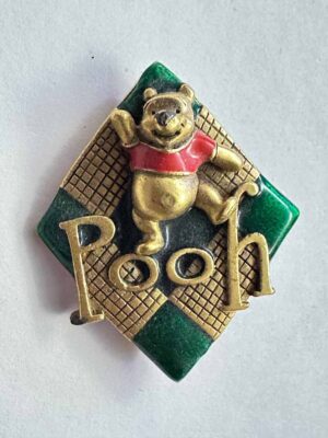 Pooh on quilted blanket broach pin
