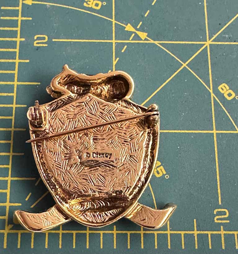 Pooh Sitting on shield broach pin - Image 2