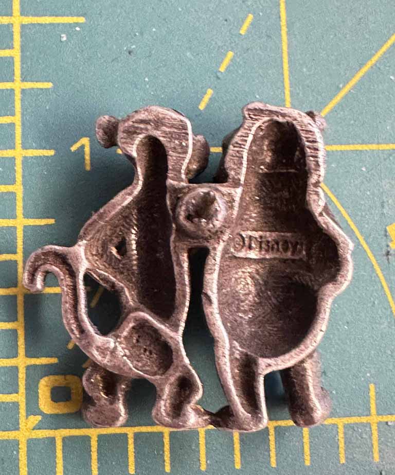 Pooh and Tigger pin silver colored - Image 2