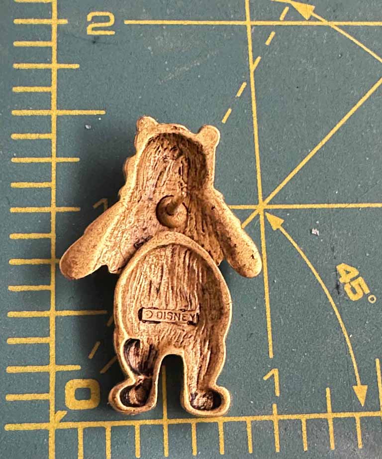 Pooh standing pin - Image 2