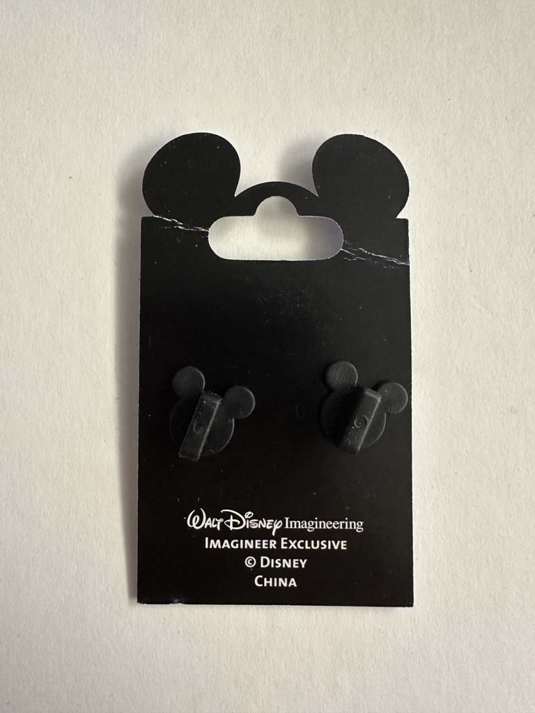 Hitchhiking Ghosts pin dressed as Pirates Imagineering le300 - Image 4