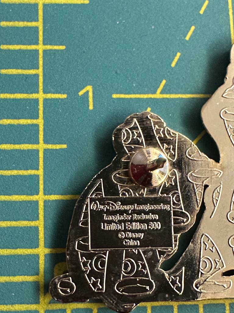 Hitchhiking Ghosts pin dressed as Pirates Imagineering le300 - Image 5