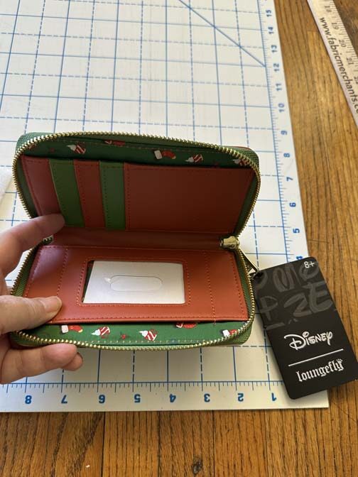 Loungefly Mickey & Minnie Mouse Hot Cocoa Fireplace wallet - Image 3
