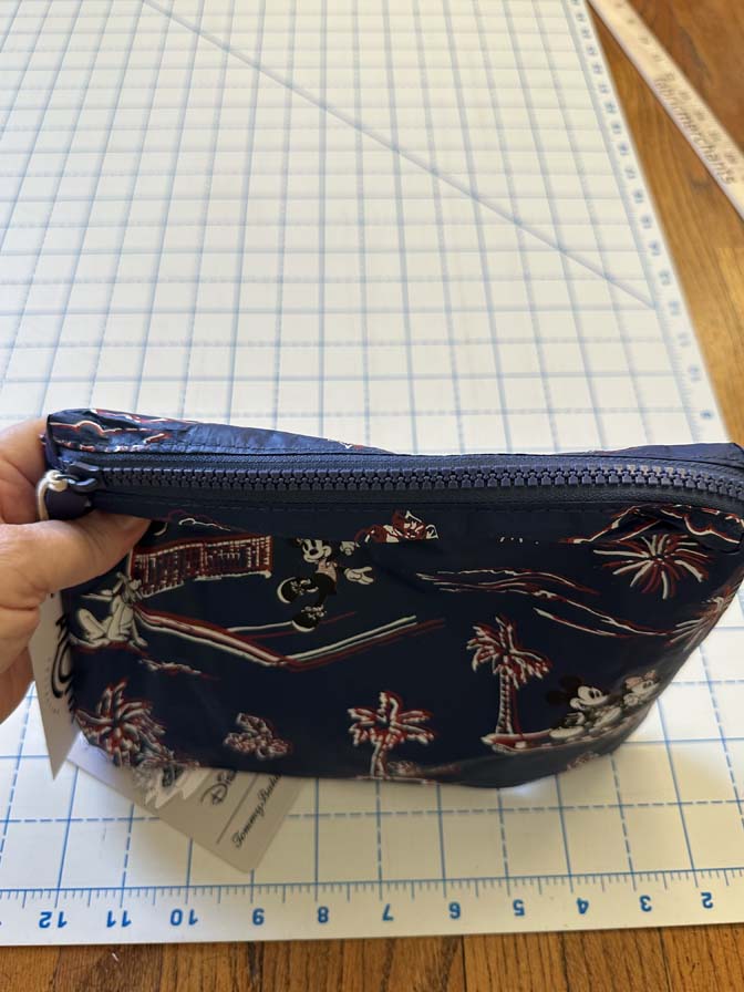 Disney Tommy Bahama Aloha Collection Summer Kickoff Day Tripper Pouch - Image 4