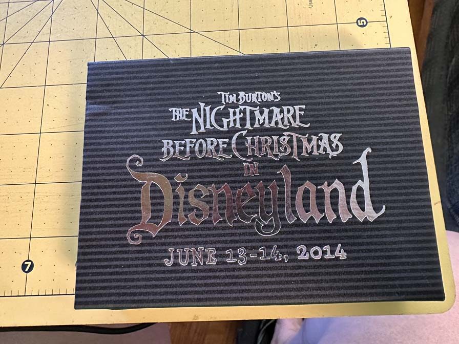 Disneyland Special Event Nightmare before Christmas Magnet and Pin set. LE525 - Image 8