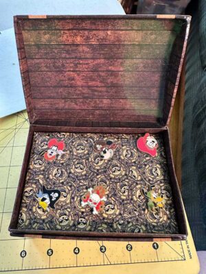 Disney Pirates of the Caribbean Mini Character Boxed Chest Pin Set LE350
