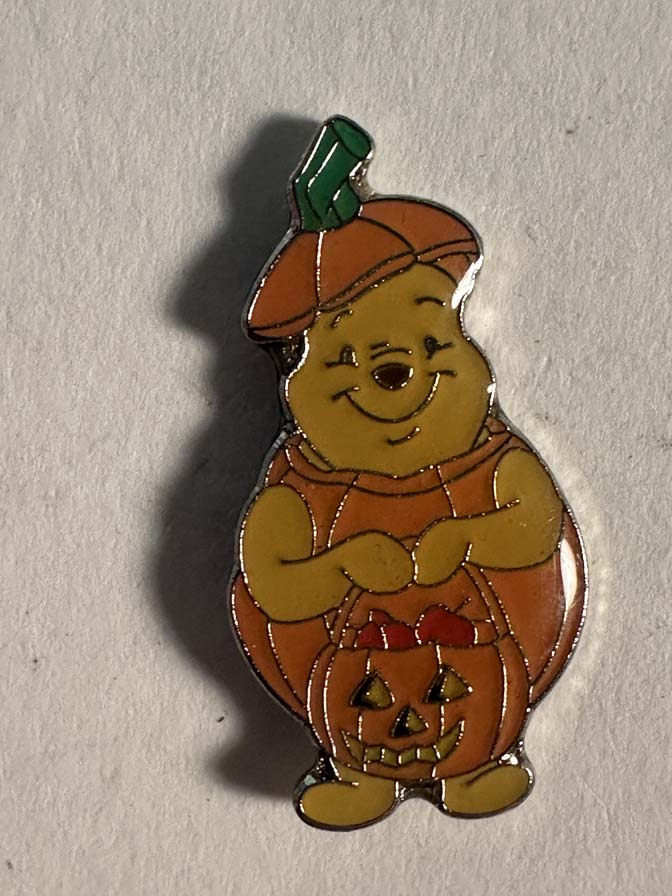 Japan - Pooh - Through the Holidays - Mini 8 Pin Set - JDS - Image 4
