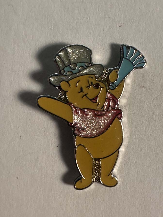 Japan - Pooh - Through the Holidays - Mini 8 Pin Set - JDS - Image 8