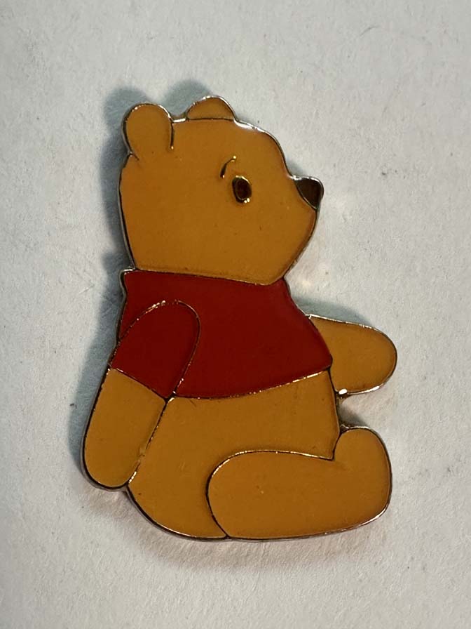 JDS - Pooh - Sitting - Tumbling Set Pin
