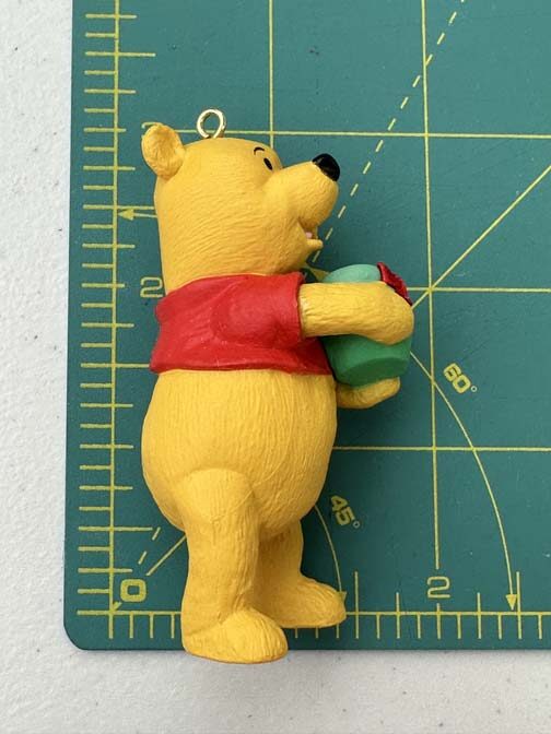 1991 Hallmark Keepsake ornament featuring Winnie the Pooh holding a green "Hunny" pot - Image 4