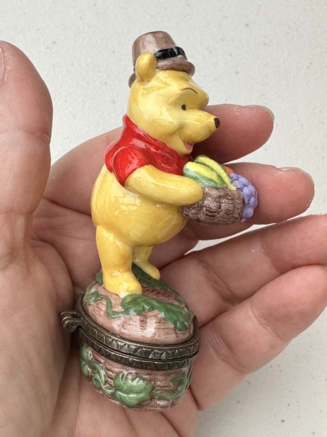 vintage Disney Store porcelain hinged trinket box featuring Winnie the Pooh - Image 3