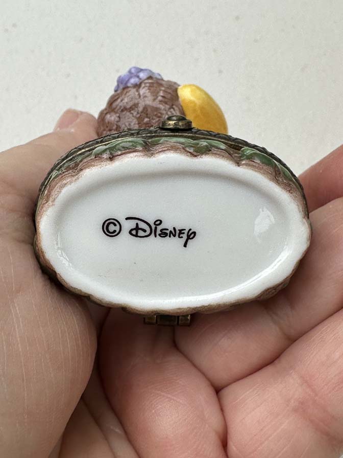 vintage Disney Store porcelain hinged trinket box featuring Winnie the Pooh - Image 4