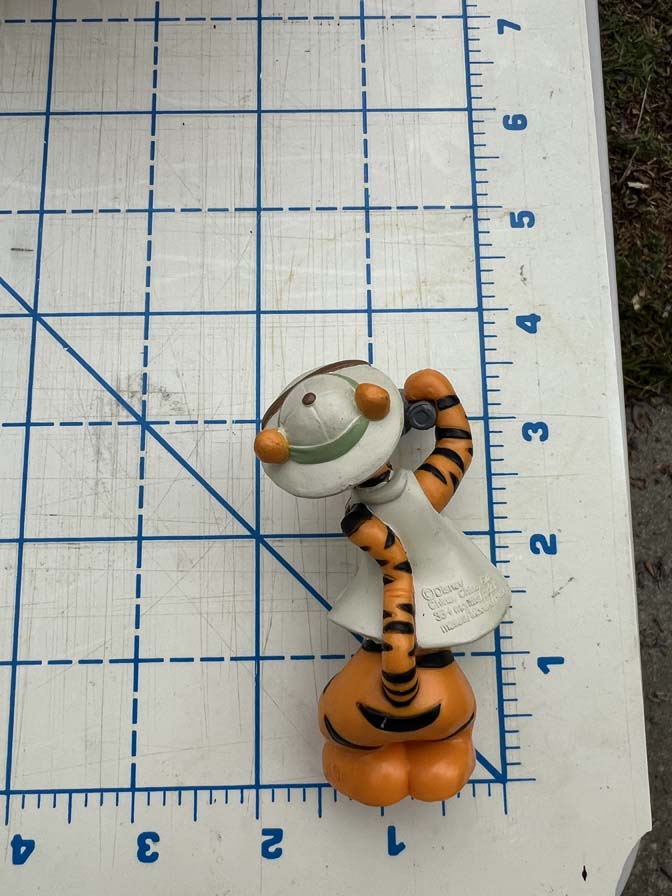 Tigger as an explorer PVC figurine - Image 2