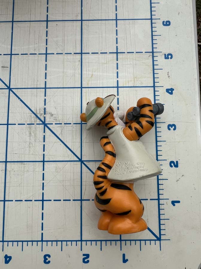 Tigger as an explorer PVC figurine - Image 3