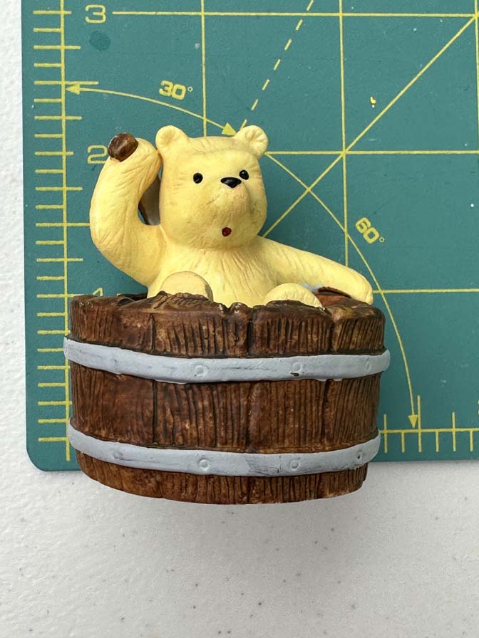 Classic 1988 Willitts Designs Winnie-the-Pooh porcelain figurine - Image 5