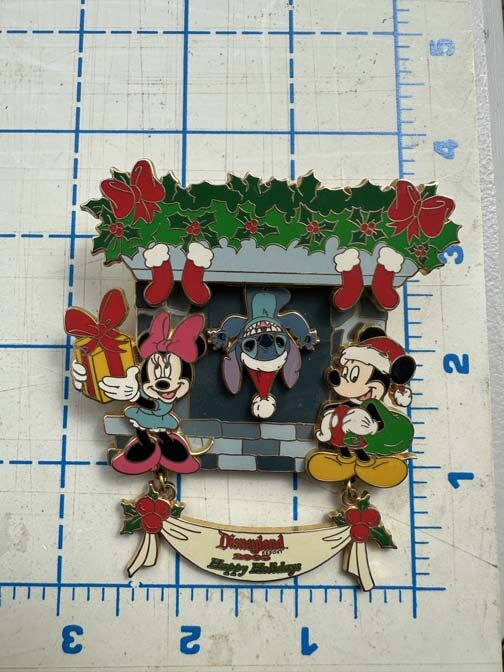 Disneyland Resort 2005 "Happy Holidays" Jumbo Pin - Image 2