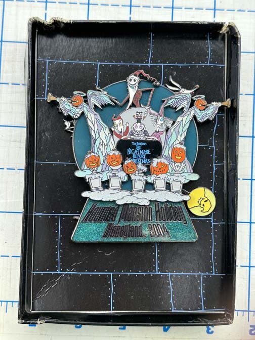 Disney Haunted Mansion Holiday 2004 Jumbo Pin LE750