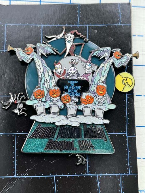 Disney Haunted Mansion Holiday 2004 Jumbo Pin LE750 - Image 5