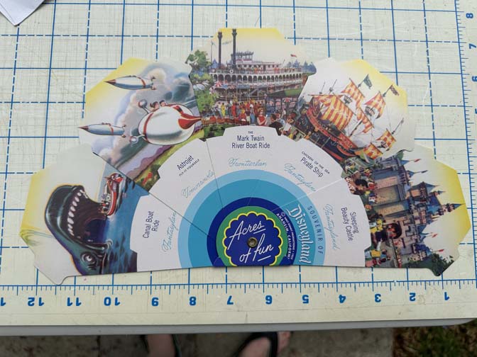 D23 Reproduction of Disneyland 1955 collapsing fan - Image 3