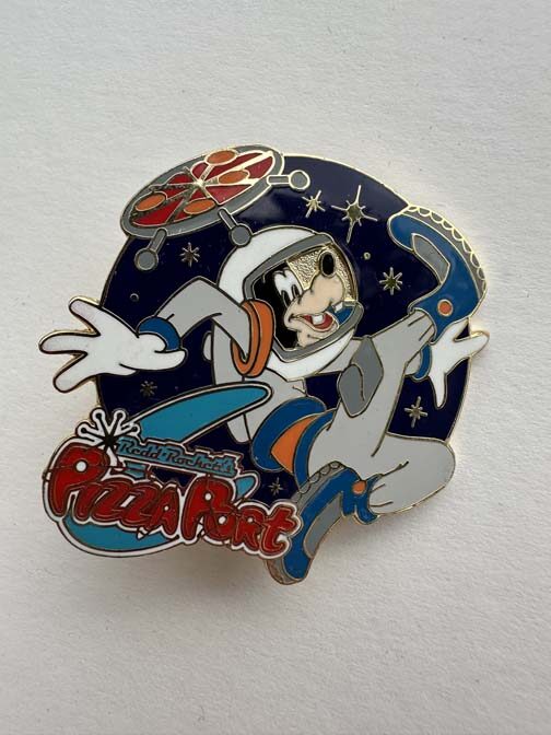 Goofy dressed as an astronaut at Redd Rockett's Pizza Port in Tomorrowland - Image 5