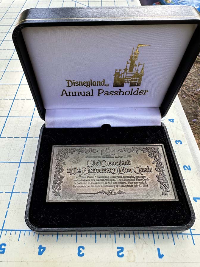 Disneyland 40th Anniversary Time Capule limited edition Annual Passholder pin - Image 2