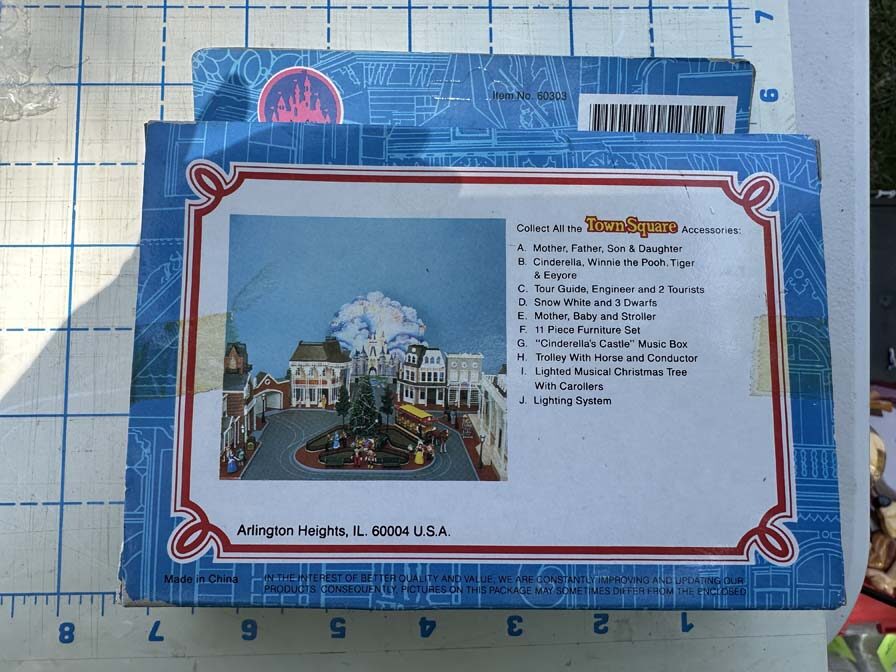 1988 Disney Magic Town Square Friends set, item number 60303 - Image 2