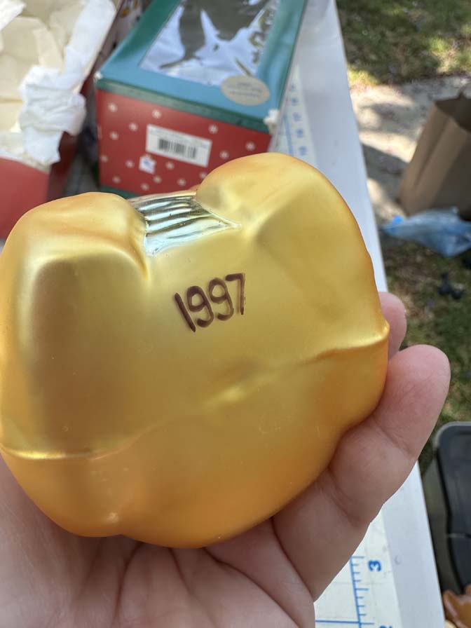 1997 vintage Midwest of Cannon Falls "Classic Pooh" blown glass ornament - Image 2